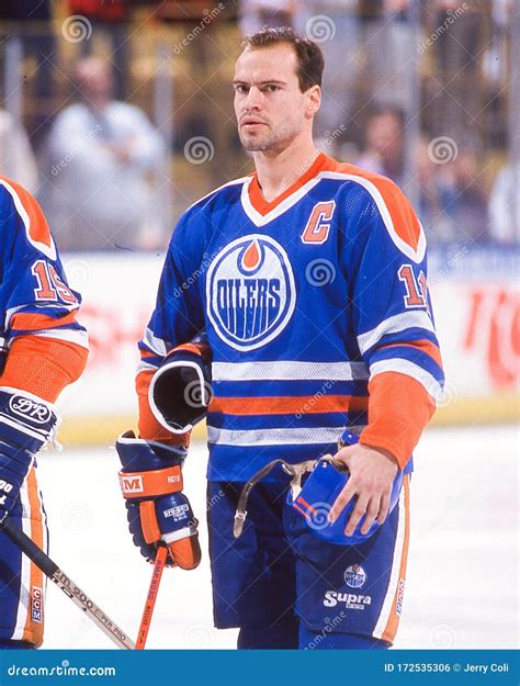 Mark Messier editorial photo. Image of national, helmet - 172535306