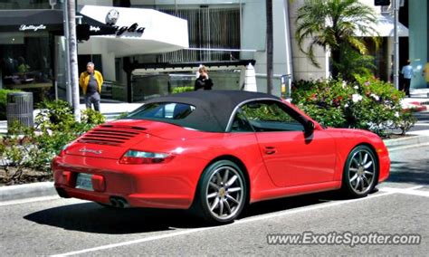 Porsche 911 spotted in Beverly Hills, California on 03/29/2011, photo 16