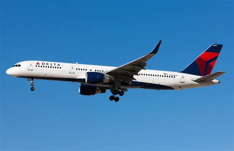 Boeing 757-200 Delta Airlines. Photos and description of the plane