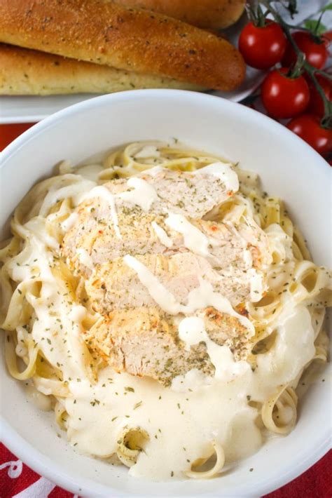 Olive Garden Chicken Alfredo - The Food Hussy