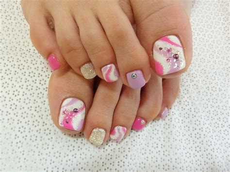 Stylish Pedicure Nail Art Designs for Summer|