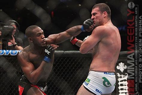 Jon Jones Toe: 'Bones' Jones Suffers Gruesome Big Toe Injury During UFC ...