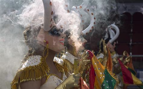 Bolivian Carnival: Devils dance the ‘Diablada’ in the streets of Oruro ...