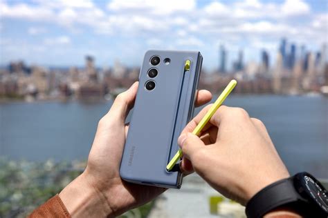 Does the Samsung Galaxy Z Fold 5 come with an S Pen?