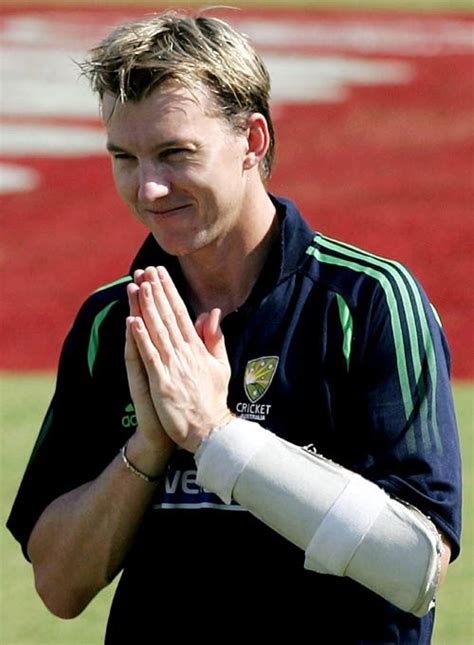 Brett Lee greets the fans watching the practice session | ESPNcricinfo.com