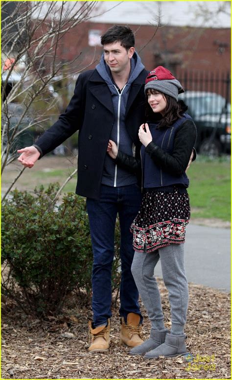 Nicholas Braun & Dakota Johnson Are The Cutest Couple Ever On 'How To ...