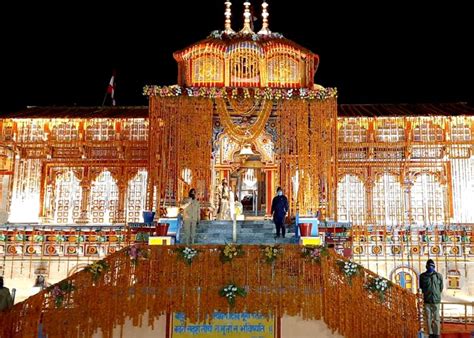 Badrinath Temple Info, History, Architecture, Photos, Timing