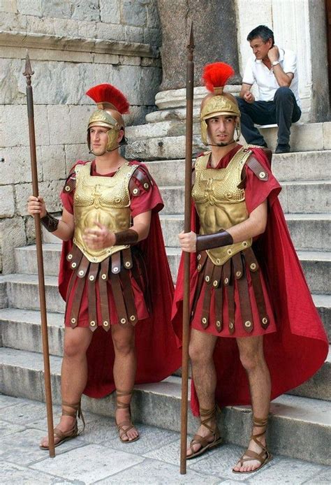 16 Disgusting Details Of Every Day Life In Ancient Rome | Roman clothes ...