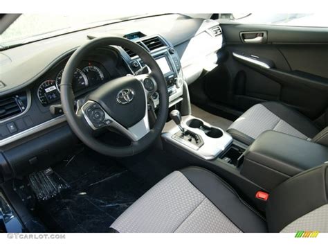 Black/Ash Interior 2013 Toyota Camry SE V6 Photo #77778173 | GTCarLot.com