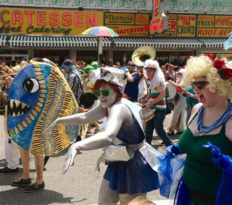 Mermaid Parade In Coney Island Celebrates 30th Anniversary With 1500 ...