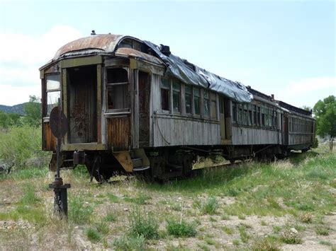 Abandoned railroad cars. | Trains and railroad cars | Pinterest