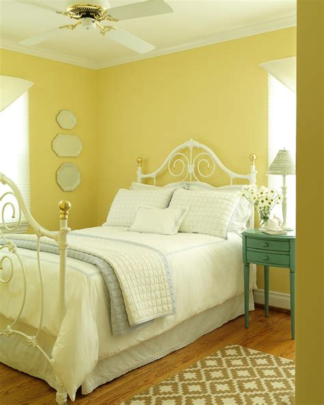 30 Beautiful Yellow Bedroom Design Ideas - Decoration Love