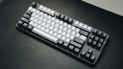 Minimal Black & White Mechanical Keyboard | iQunix S87 - Web Designer ...