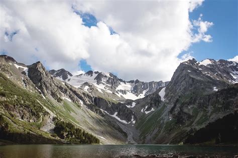 Premium Photo | Mountain lake in the spring