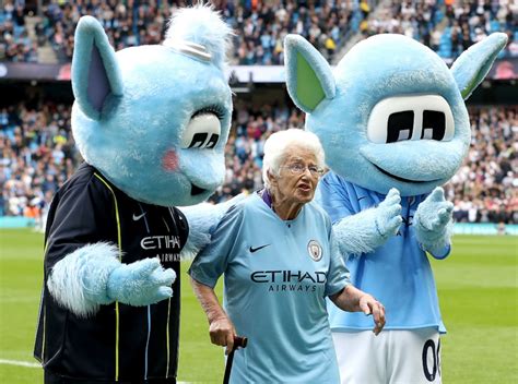 Manchester City led out by 102-year-old Jewish mascot! - Jewish News