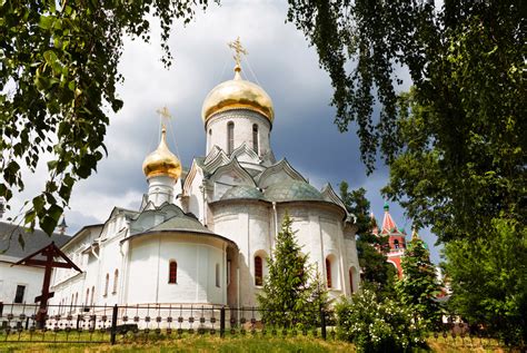 4 Orthodox monasteries to visit near Moscow - Russia Beyond