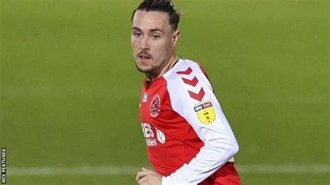 Barrie McKay: Fleetwood re-sign Swansea forward on loan - BBC Sport