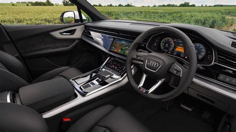 Audi Q7 Interior Layout & Technology | Top Gear