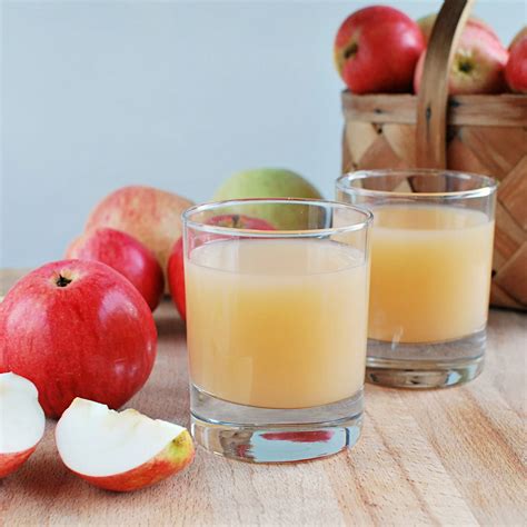 Apple Juice Recipe - Yummieliciouz