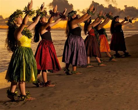 Hawaiian Hula Dancers Hawaii, dancers, polynesia, Hawaii, dusk, sea ...