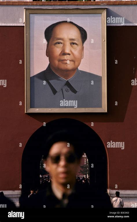 CHINA CHAIRMAN MAO ZEDONG PORTRAIT ON WALL Stock Photo - Alamy