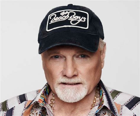 Mike Love Biography - Facts, Childhood, Family Life & Achievements