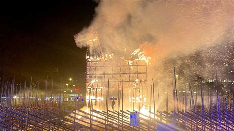 Sweden's Gavle Christmas goat torched... again - Pattaya One News