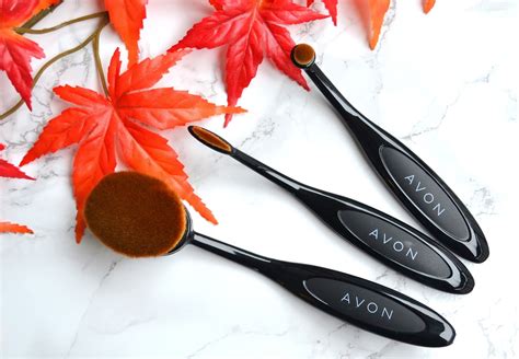 MAKEUP | Avon Oval Makeup Brushes | Cosmetic Proof | Vancouver beauty ...