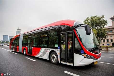 10 electric 'Chinese red' buses hit the roads in central Beijing[1 ...