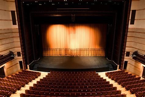 The theatre experience in Athens | Discover Greece