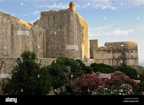 Dubrovnik Old Town walls, Croatia Stock Photo - Alamy