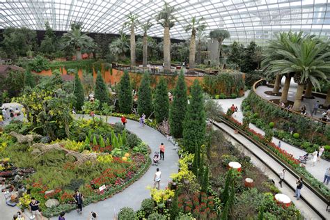 Gardens By The Bay Flower Dome / Gardens by the Bay in Singapore ...