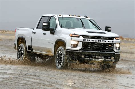 2020 Chevy Silverado 2500 HD Custom Pros and Cons Off-Road