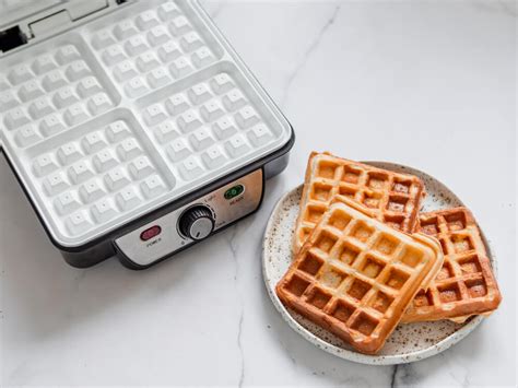 Best Square Waffle Makers On The Market (Reviews & Guide)