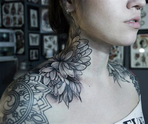 Фото тату Анастасия Шредингерова | Flower neck tattoo, Neck tattoos ...