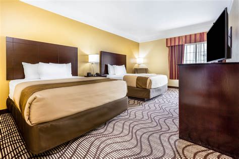 La Quinta Inn & Suites by Wyndham Angleton | Angleton, TX Hotels