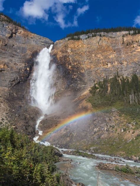 Takakkaw Falls in Yoho • A Guide to Visiting