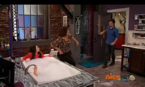 Image - Carly didn't get her toe out..png | iCarly Wiki | FANDOM ...