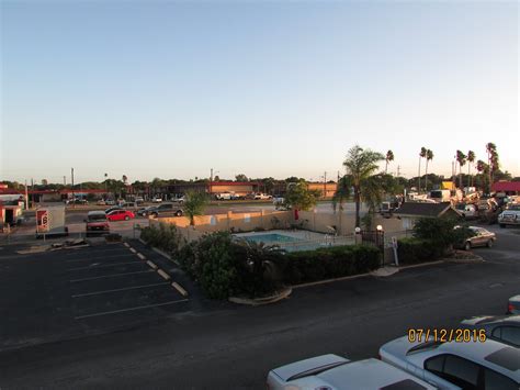 Super 8 by Wyndham Kingsville Pool Pictures & Reviews - Tripadvisor