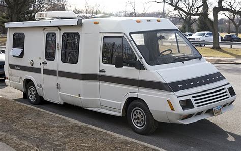 Image: 1988 Winnebago LeSharo 2.2 gasoline, front right