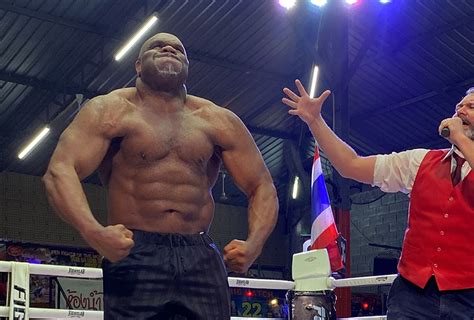 Bob Sapp taunts Mike Tyson, calls him a chicken and a punk | Asian MMA