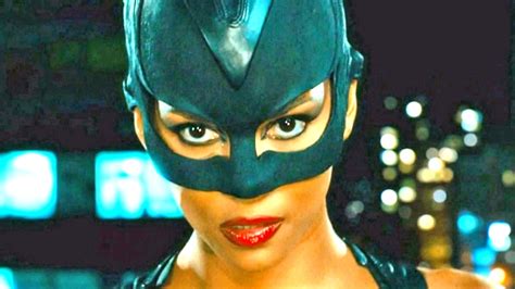 Why Halle Berry's Costume In Catwoman Makes No Sense