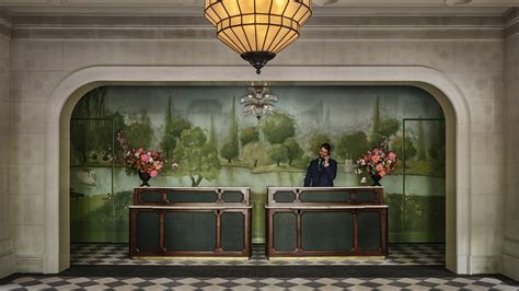 Four Seasons Hotel Boston Reopens, Revealing a Dramatic Lobby ...