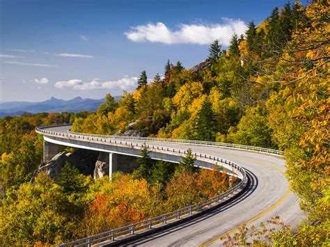 Blue Ridge Parkway, USA - Map, Facts, Best Time to Visit, Attractions