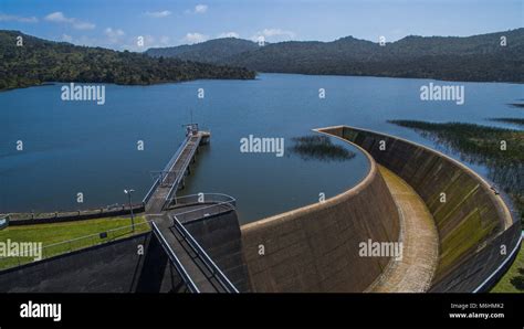 Dam walkway hi-res stock photography and images - Alamy