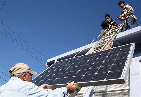 Richmond program installing solar panels with help of local labor ...