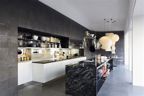 Black marble kitchen island | Interior Design Ideas