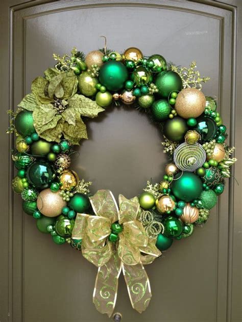 Rustic Pine Cones Christmas Wreath Idea