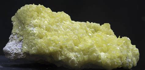 Sulfur crystals – Geology Pics