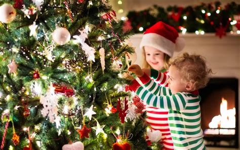 The Ultimate Guide for a Magical Christmas with Your Kids - Momsanity